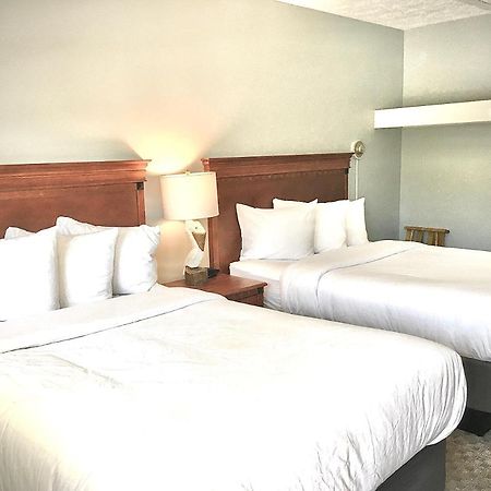 Empire Lakeshore Inn Екстериор снимка
