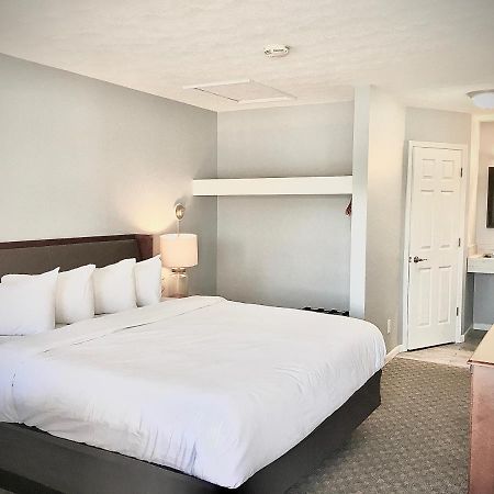 Empire Lakeshore Inn Екстериор снимка
