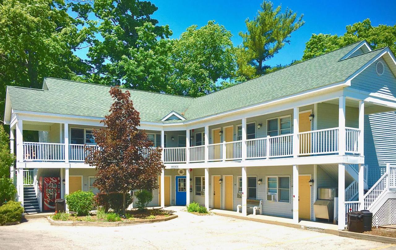 Empire Lakeshore Inn Екстериор снимка