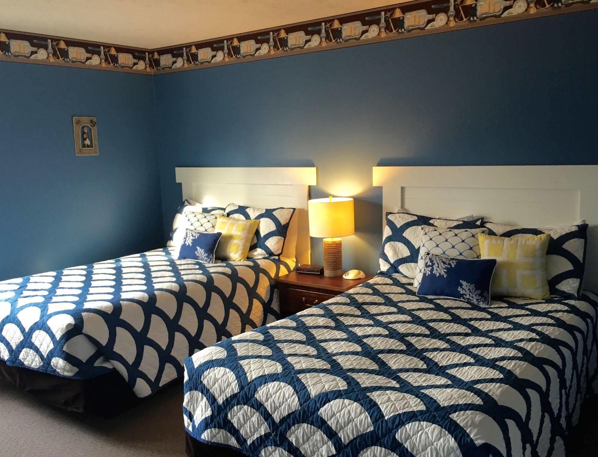 Empire Lakeshore Inn Екстериор снимка