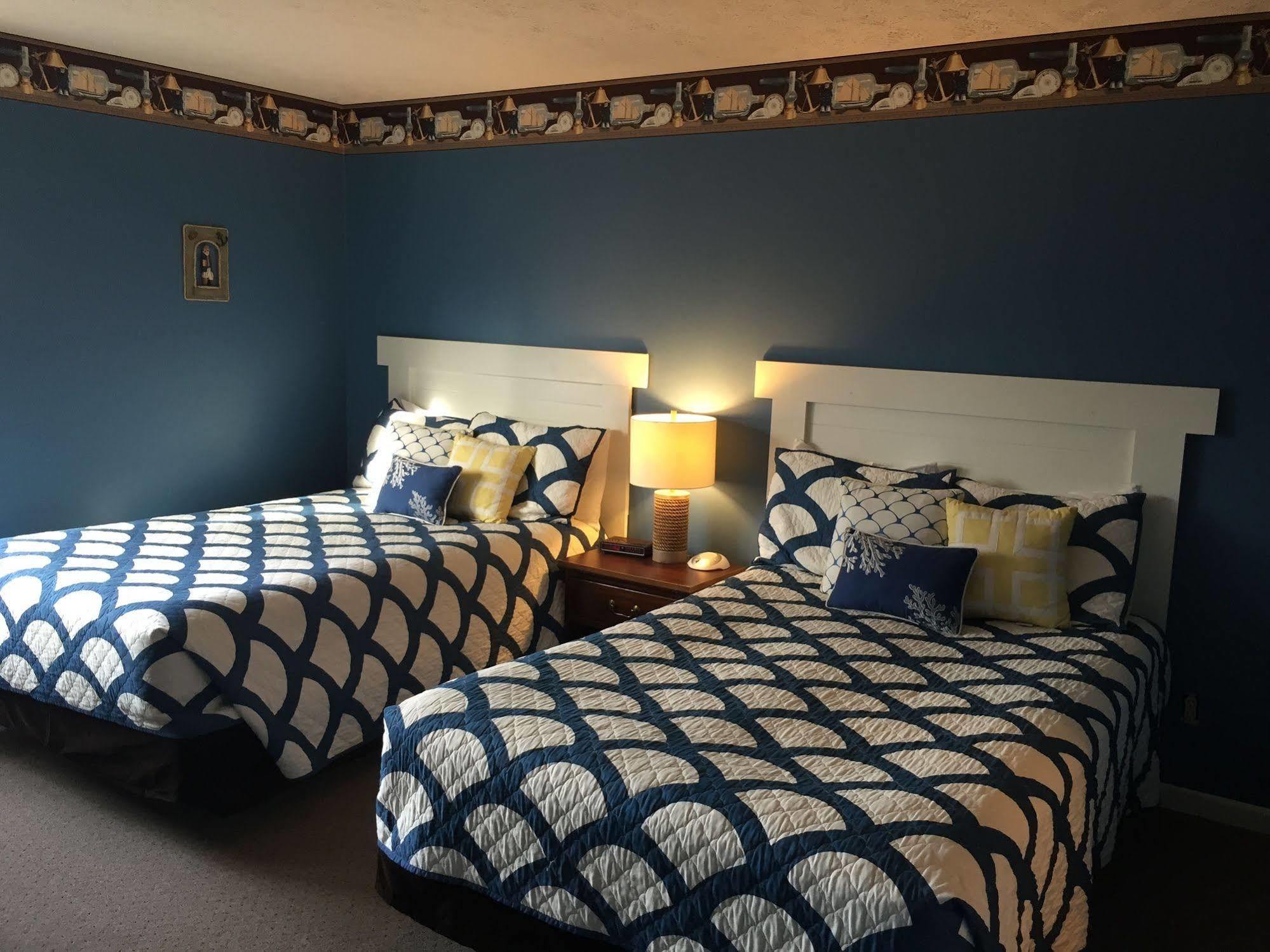 Empire Lakeshore Inn Екстериор снимка