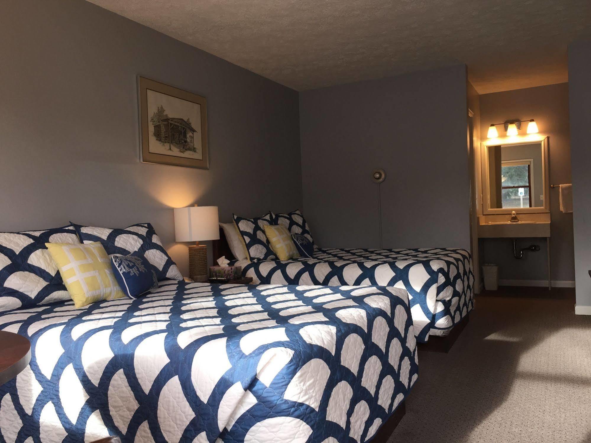 Empire Lakeshore Inn Екстериор снимка