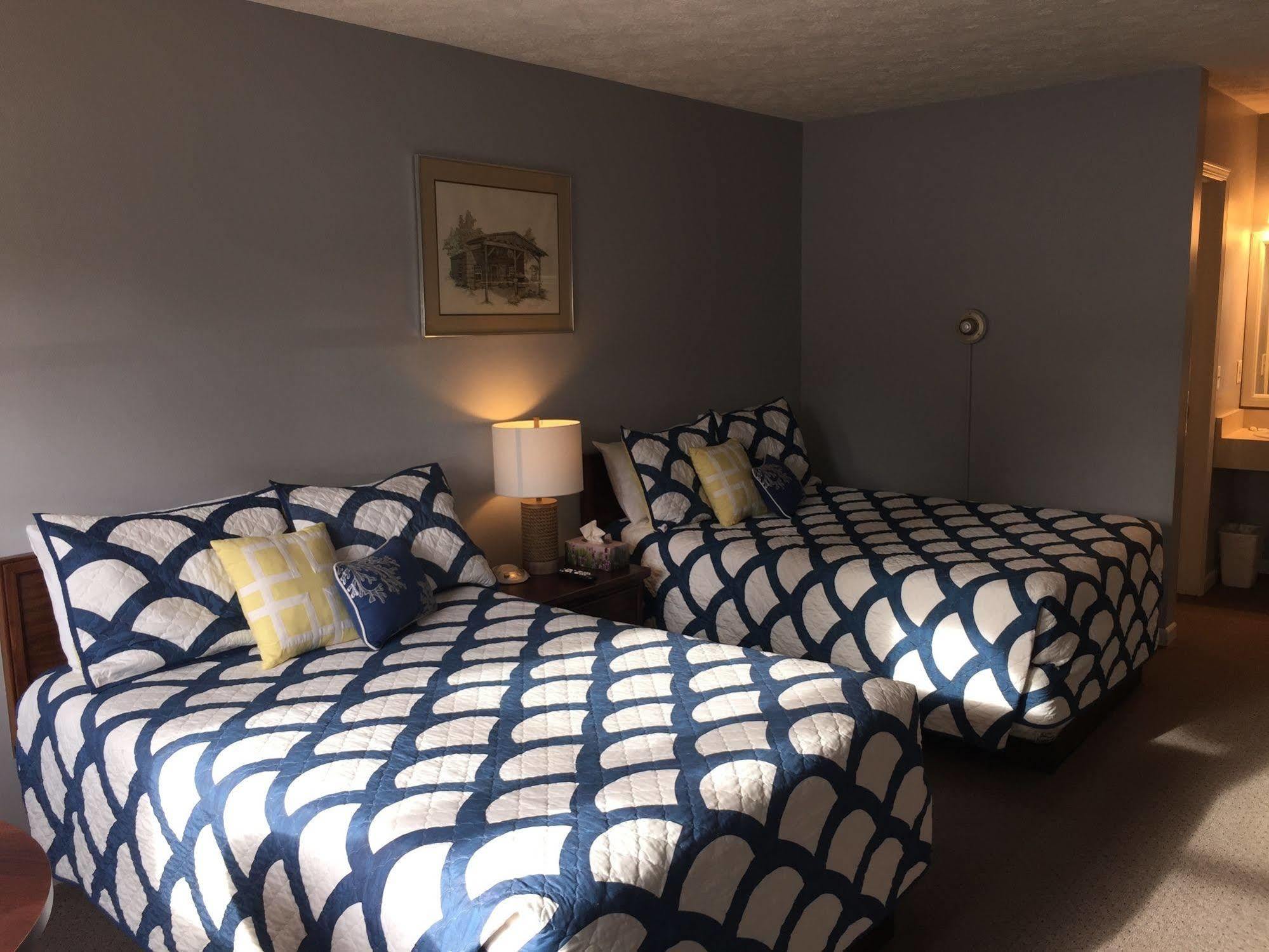 Empire Lakeshore Inn Екстериор снимка