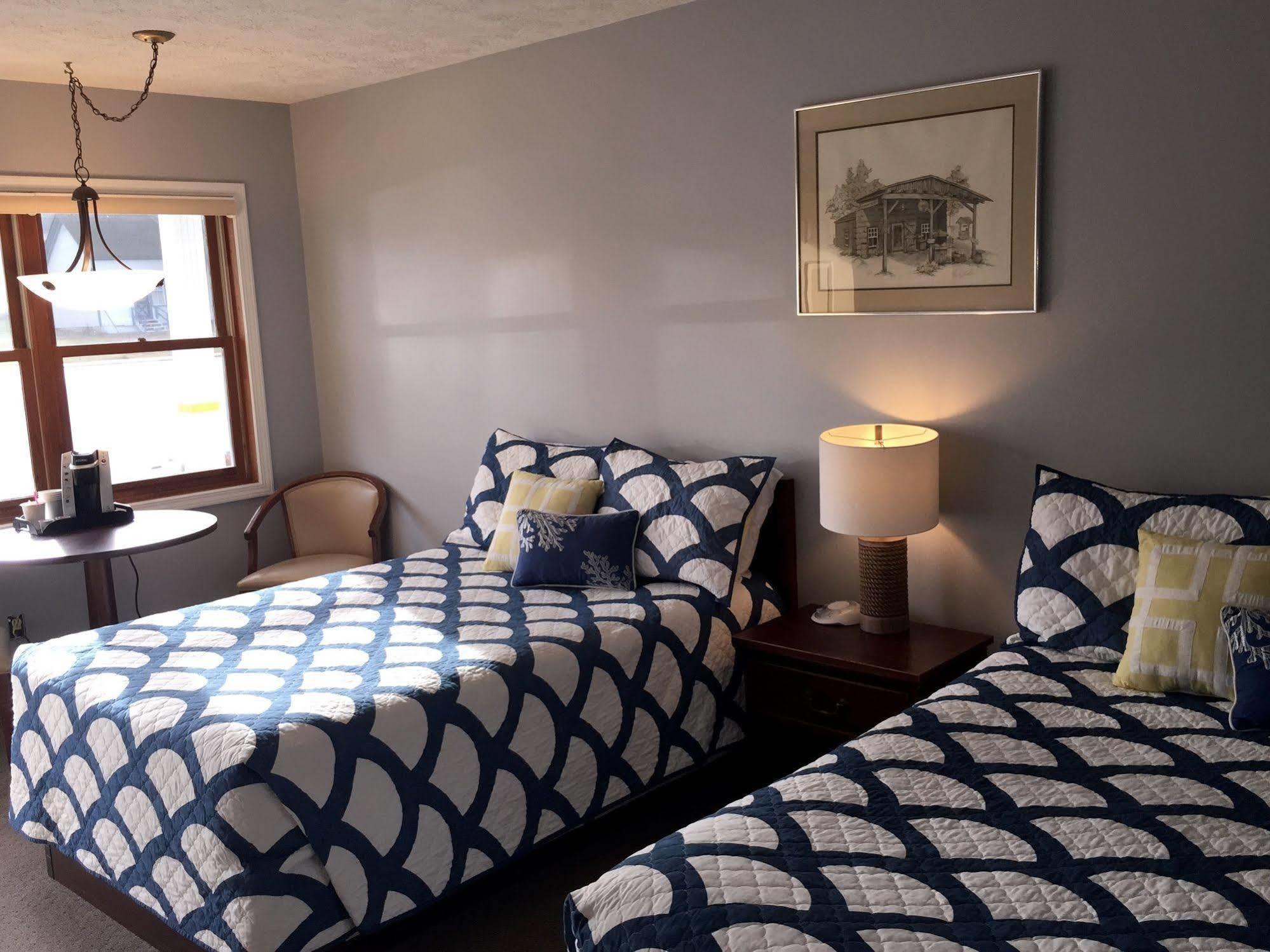 Empire Lakeshore Inn Екстериор снимка