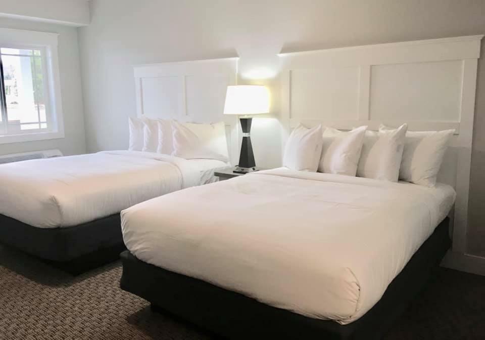 Empire Lakeshore Inn Екстериор снимка