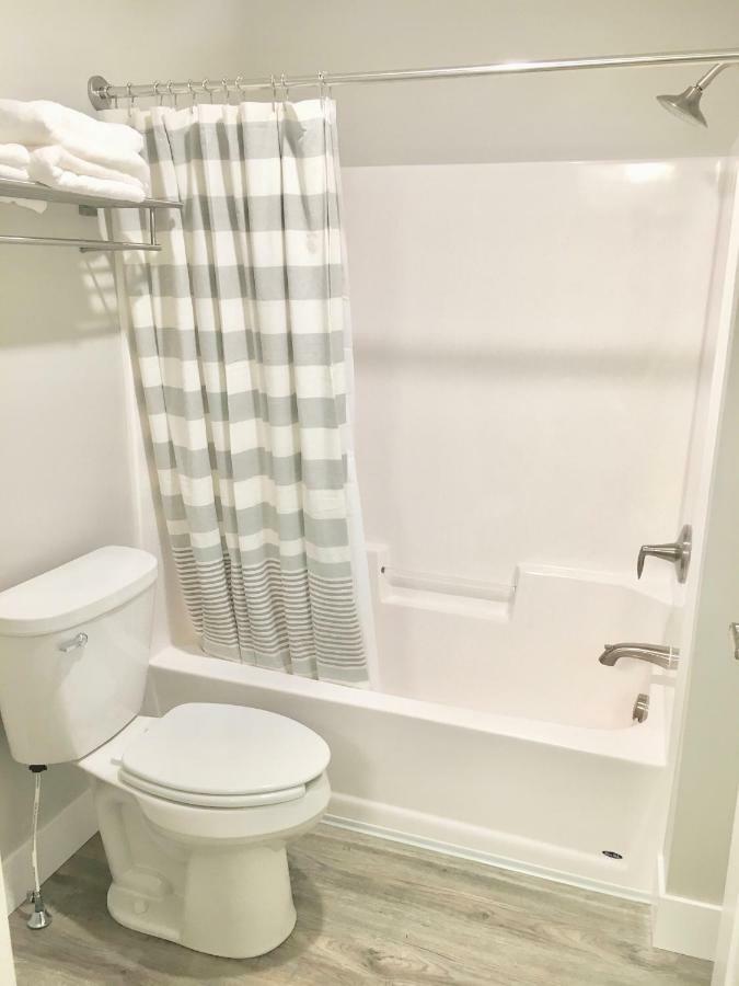 Empire Lakeshore Inn Екстериор снимка